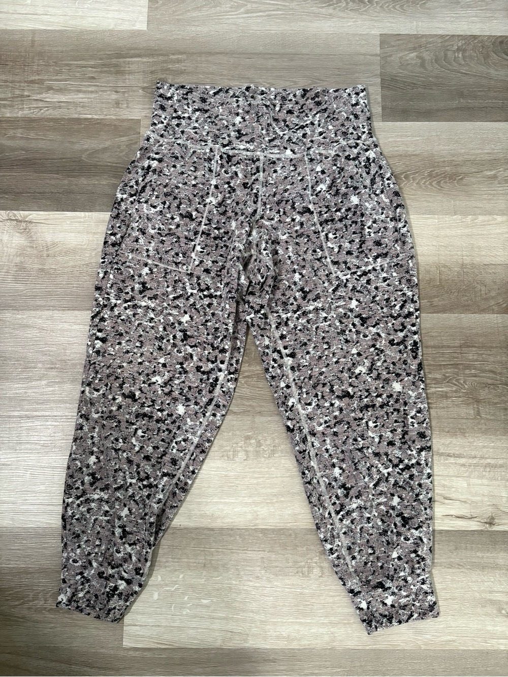 Athleta Salutation Texutered Printed High-Waist Joggers in Mauve Black Speckle